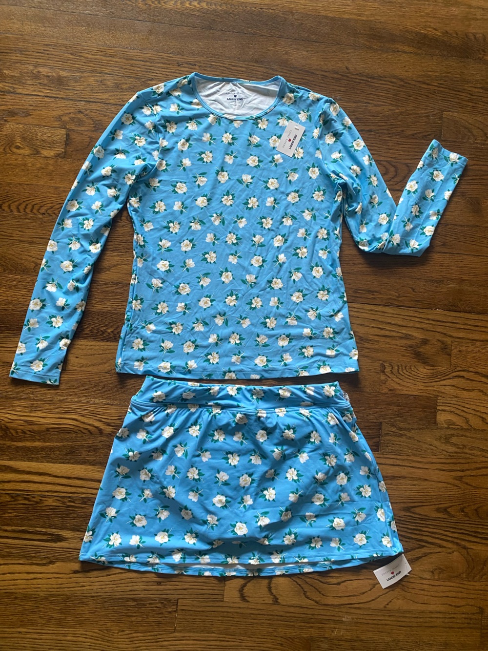 NWT Lands End Women’s Swimsuit with Rash Guard & skirt, Draper James Blue Floral